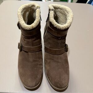 Aquatalia size 7 wedge booties.